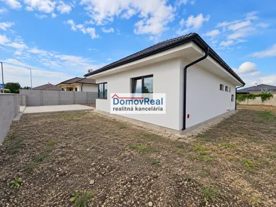Na predaj 4-izbový dom, 127 m², Dunajská Streda, Gyulu Szabóa