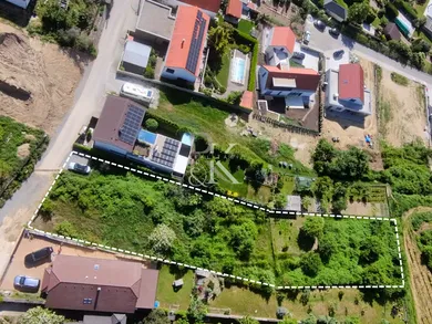 Na predaj pozemok, Svätý Jur, Zuby