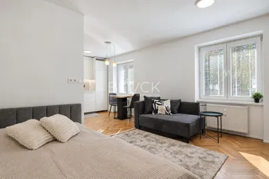 Na prenájom 1-izbový byt, 31 m², Bratislava-Nové Mesto, Pluhová