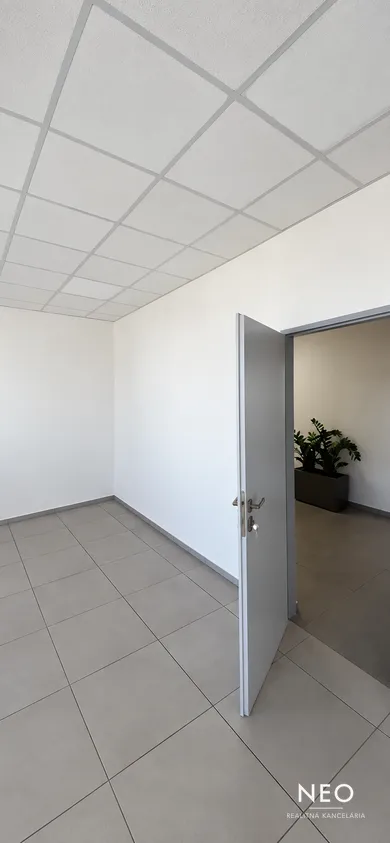Na prenájom objekt, 12 m², Trnava, Priemyselná