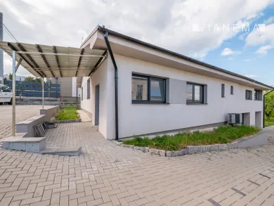 Na predaj 5-izbový dom, 595 m², Košice-Pereš