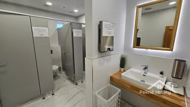 Na prenájom komerčné, 16 m², Zvolen, Námestie SNP