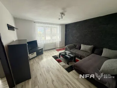 Квартиры в аренду, 3-комнатные, Zvolen · €600