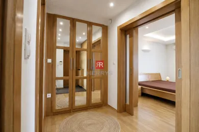Na prenájom 2-izbový byt, 62 m², Bratislava-Staré Mesto, Medená