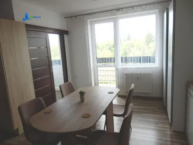 Na prenájom 2-izbový byt, 72 m², Banská Bystrica, Dlhá ulica