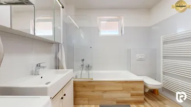 Na predaj 1-izbový byt, 38 m², Bratislava-Podunajské Biskupice
