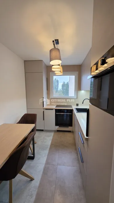 Na predaj 3-izbový byt, 69 m², Komárno
