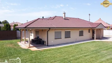 Domy na sprzedaż, 4-pokojowe, Galanta · €350 000