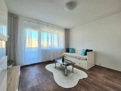 Na prenájom 1-izbový byt, 33 m², Bratislava-Petržalka, Lachova