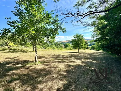 Na predaj pozemok, Prietrž