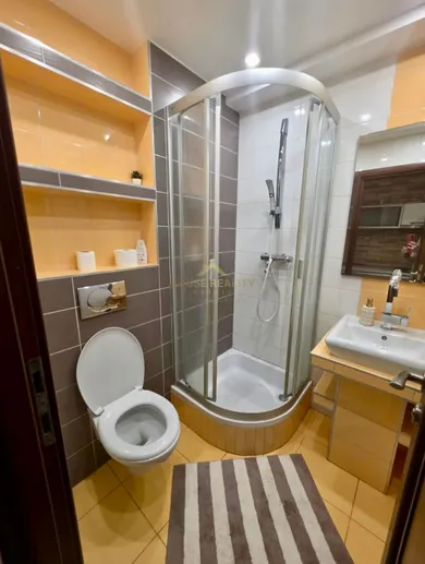 Na prenájom 1-izbový byt, 40 m², Bratislava-Staré Mesto, Sklenárska