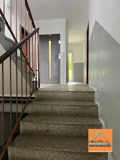 Na predaj 4-izbový byt, 80 m², Bratislava-Dúbravka, Drobného