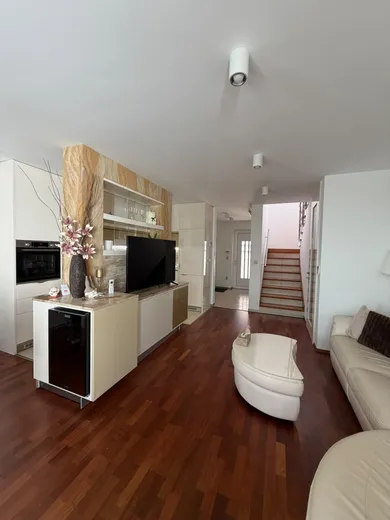 Na prenájom 3-izbový byt, 114 m², Bratislava-Podunajské Biskupice