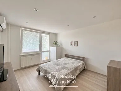 Na predaj 2-izbový byt, 64 m², Nové Zámky, Komárňanská