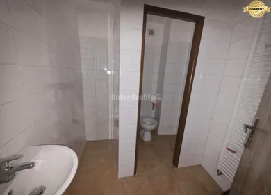 Na predaj komerčné, 190 m², Tešedíkovo