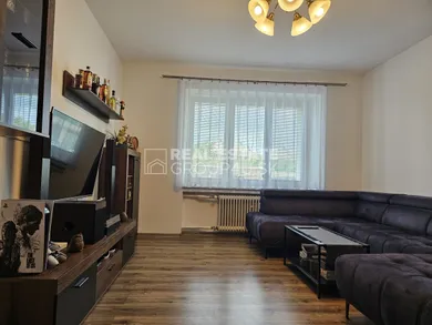 Na predaj 2-izbový byt, 86 m², Považská Bystrica, Školská