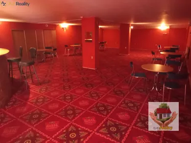 Na prenájom komerčné, 140 m², Komárno, Nádvorie Európy