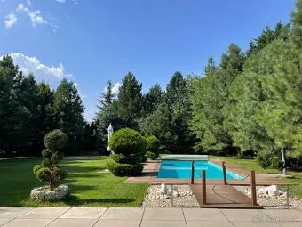 Na prenájom 5-izbový dom, 450 m², Bratislava-Rusovce, Septímiová