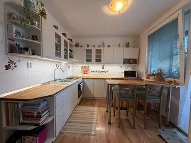 Eladó lakások, 3-szobás, Hlohovec · €174 990