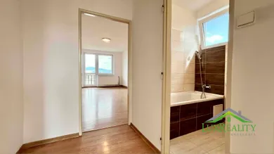 Na predaj 3-izbový byt, 88 m², Nové Mesto nad Váhom, Brigádnická