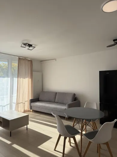 Na prenájom 2-izbový byt, 46 m², Trnava, Včelárska