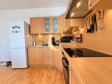 Na prenájom 2-izbový byt, 60 m², Bratislava-Ružinov, Teslova