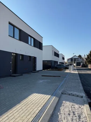 Domy na predaj, Rovinka · €309 900