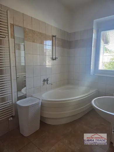 Na prenájom 2-izbový byt, 80 m², Nové Zámky, M. R. Štefánika