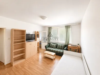 Na prenájom 1-izbový byt, 30 m², Bratislava-Karlova Ves, Tilgnerova