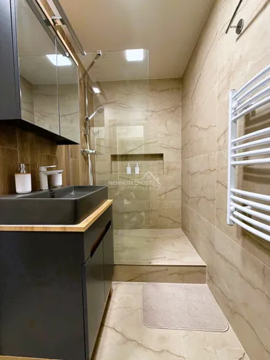 Na predaj 2-izbový byt, 61 m², Levice, Tekovská ul.