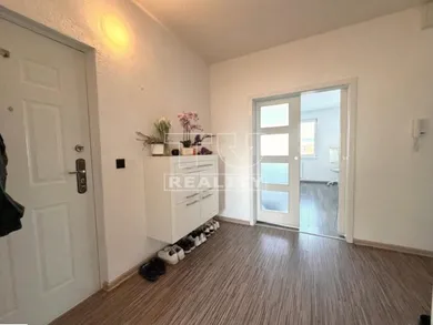 Na predaj 3-izbový byt, 69 m², Prievidza