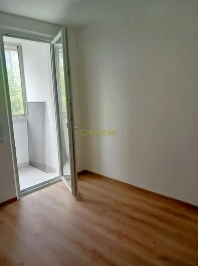 Na predaj 4-izbový byt, 81 m², Bratislava-Dúbravka, Sekurisova