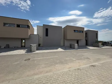 Byty na predaj 2-izbový, Miloslavov · €170 180