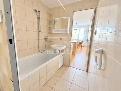 Na predaj 3-izbový byt, 71 m², Košice-Nad jazerom