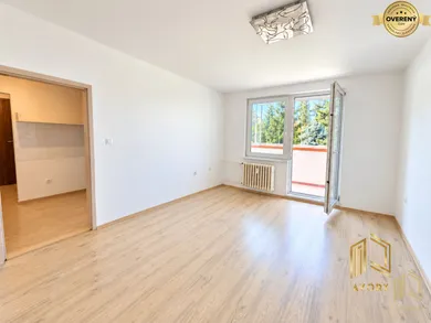 Na predaj 1-izbový byt, 35 m², Senica, Štefánikova