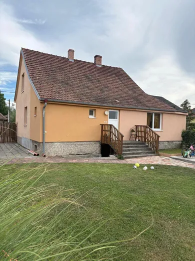 Na predaj 5-izbový dom, 178 m², Dobrohošť
