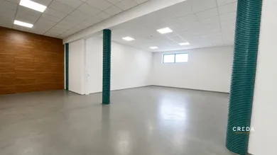 Na prenájom komerčné, 136 m², Nitra, Dlhá