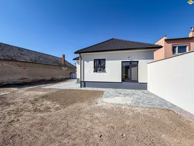 Na predaj 4-izbový dom, 105 m², Oponice