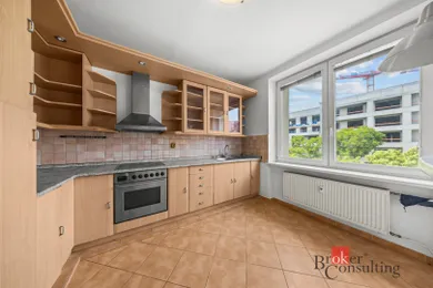 Na predaj 3-izbový byt, 75 m², Bratislava-Ružinov, Košická