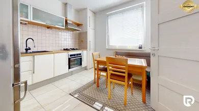 Na predaj 4-izbový byt, 90 m², Trenčín, Opatovská