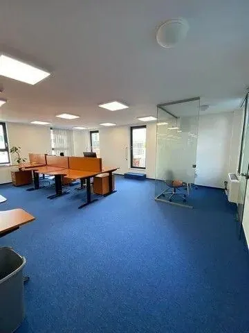 Komerčné priestory na prenájom, Bratislava-Petržalka · €4 452