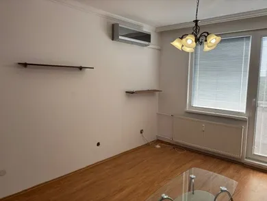 Na prenájom 2-izbový byt, 65 m², Komárno, Meštianska ul.