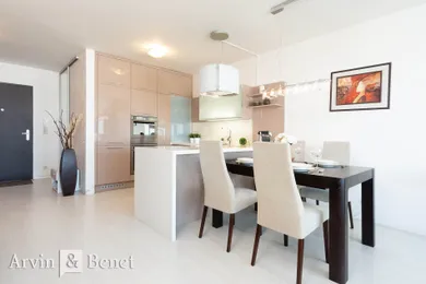 Na predaj 2-izbový byt, 66 m², Bratislava-Nové Mesto, Bajkalská