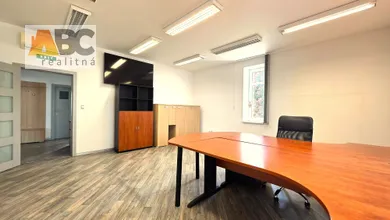 Lokale komercyjne na wynajem, Zvolen · €792