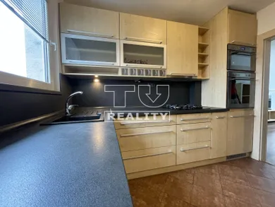 Na predaj 4-izbový byt, 77 m², Bratislava-Ružinov