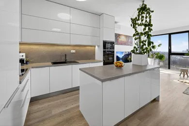 Na predaj 4-izbový byt, 102 m², Bratislava-Nové Mesto
