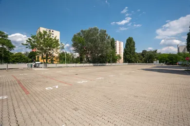 Na prenájom komerčné, 401 m², Bratislava-Petržalka, Kutlíkova