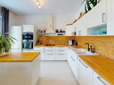 Na predaj 4-izbový byt, 98 m², Bratislava-Vrakuňa, Tymiánová