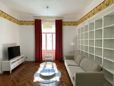 Na prenájom 3-izbový byt, 118 m², Bratislava-Staré Mesto, Vlčkova