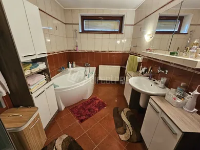 Na predaj dom, 240 m², Galanta, Kpt. Uhra